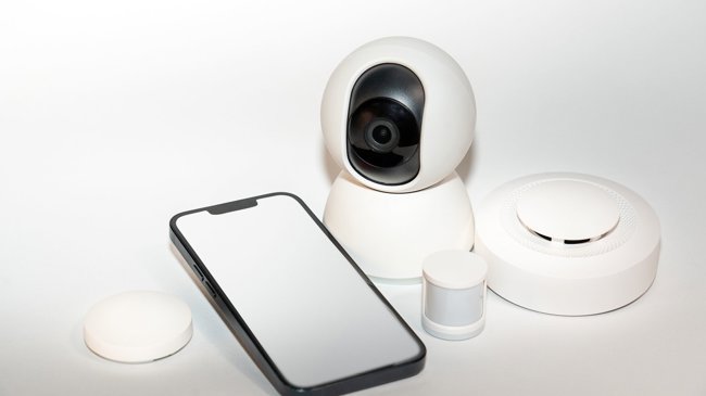 Zabezpečení chytré domácnosti: VLAN pro IoT, MFA a izolace kamer