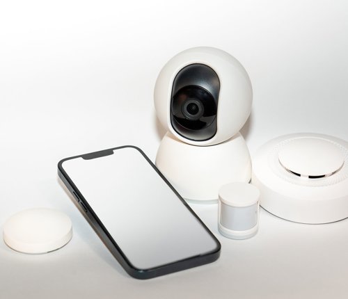 Zabezpečení chytré domácnosti: VLAN pro IoT, MFA a izolace kamer