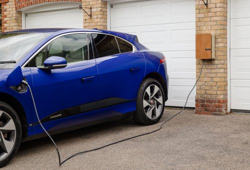 Chytré dobíjení elektromobilu: wallbox, HDO a přebytky z FVE v praxi