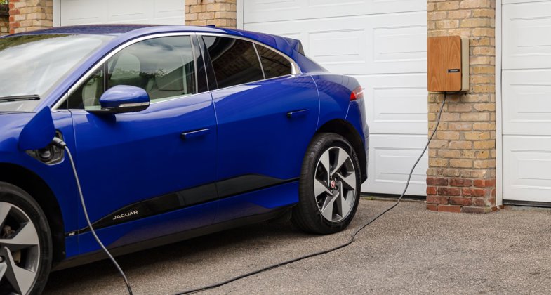 Chytré dobíjení elektromobilu: wallbox, HDO a přebytky z FVE v praxi