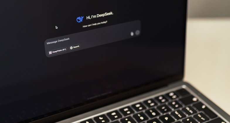 Lokální AI na ultrabooku: Klíčové parametry pro běh modelů bez cloudu