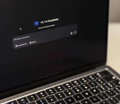 Lokální AI na ultrabooku: Klíčové parametry pro běh modelů bez cloudu