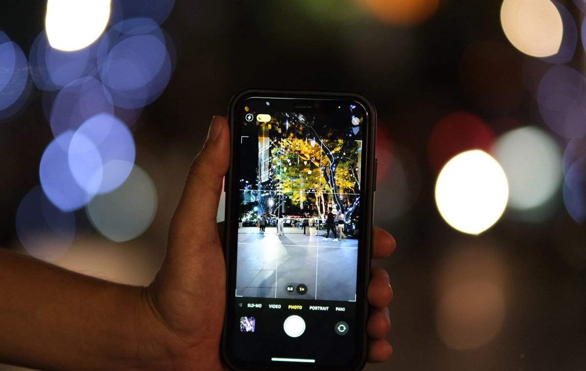 Noční fotografie v telefonu: šest kroků od senzoru k AI výpočtu