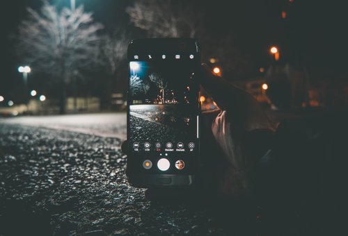 Kupujete nový telefon? 5 AI funkcí, které rozhodují o koupi