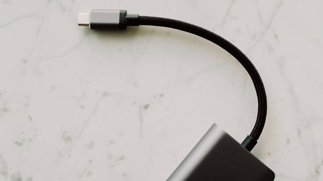 USB-C není USB-C: čtyři parametry rozhodují, zda kabel zvládne 100 W, 4K i 10 Gb/s