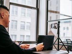 Telefon jako webkamera a mikrofon pro PC: 5 cest od USB po Wi-Fi