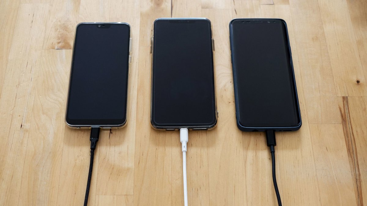Telefon do 12 000 Kč v roce 2026: 6 parametrů, které rozhodují víc než číslo v názvu