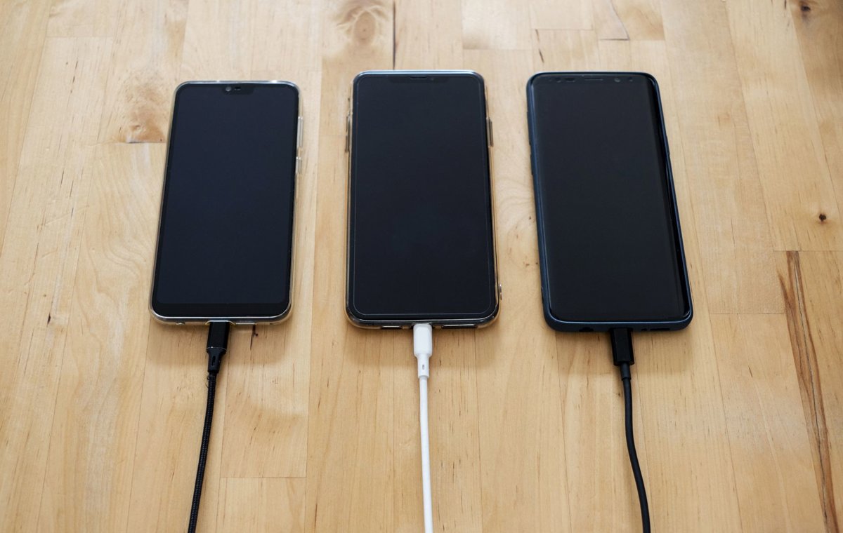 Telefon do 12 000 Kč v roce 2026: 6 parametrů, které rozhodují víc než číslo v názvu