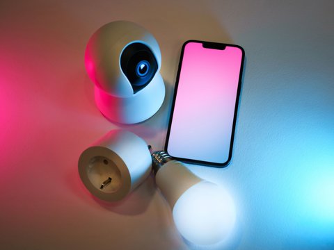 IR, Matter, UWB, NFC: pět funkcí telefonu, které zvládnou chytrou domácnost