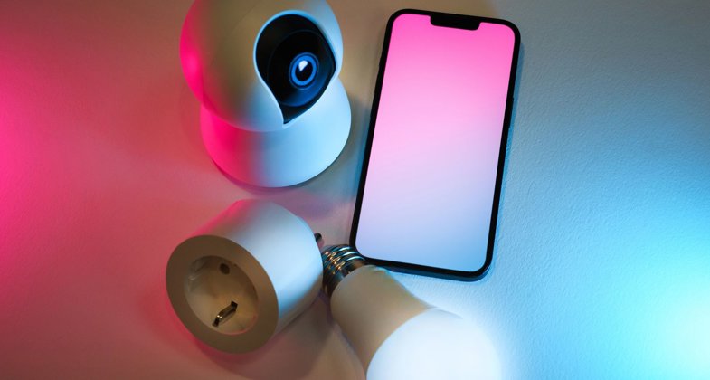 IR, Matter, UWB, NFC: pět funkcí telefonu, které zvládnou chytrou domácnost