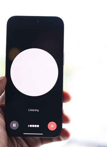 Srovnání AI funkcí: Pixel, Galaxy a iPhone – co v Česku skutečně použijete