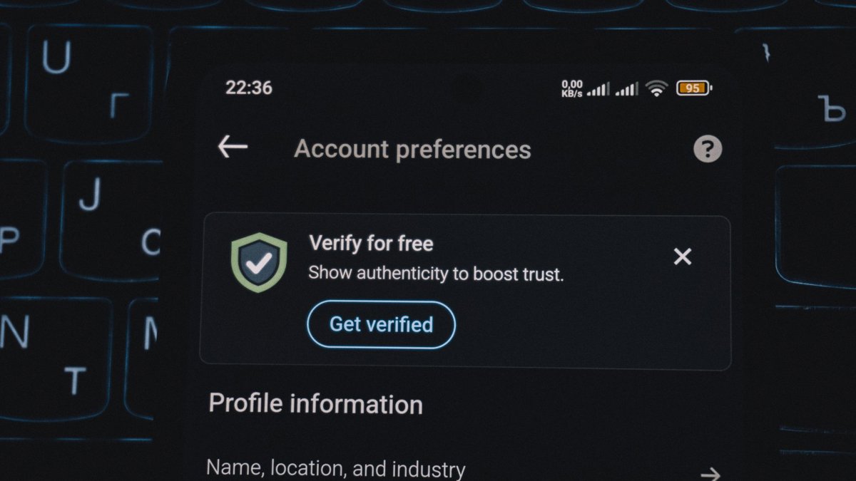 Passkeys, 2FA aplikace, nebo SMS: šest situací, kdy která ochrana účtu obstojí