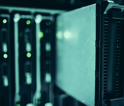 Cloudová AI vs. lokální model: jak spočítat náklady na tokeny, elektřinu a hardware