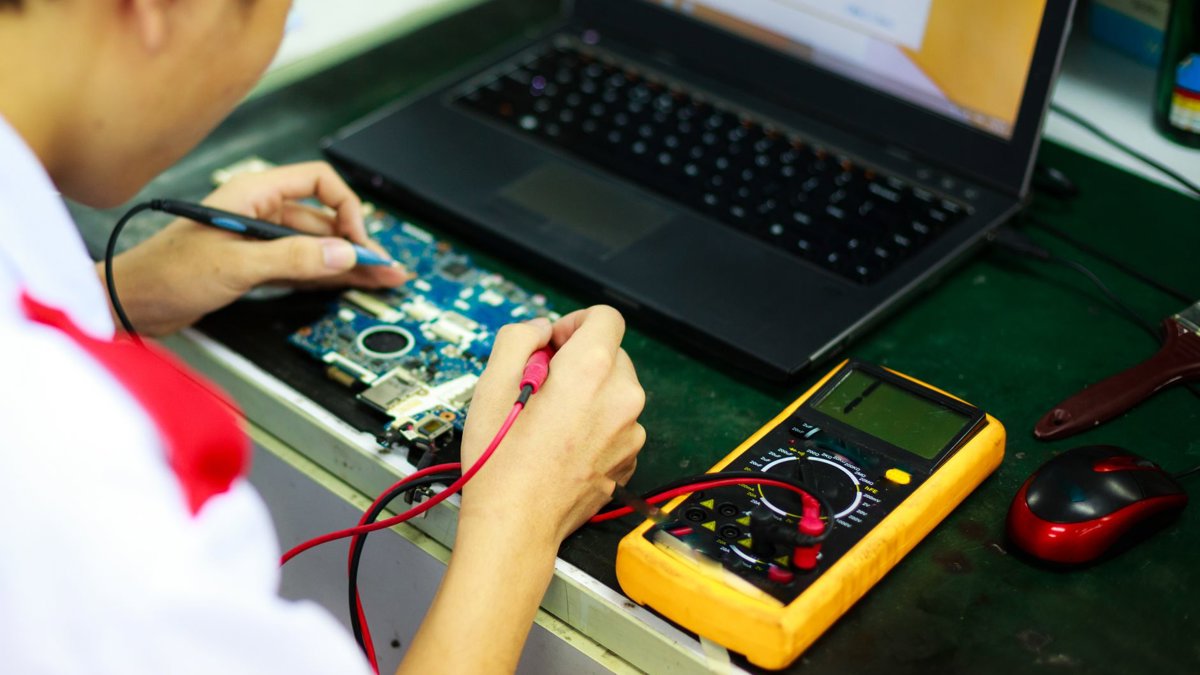 Bazarový notebook či PC: 8 testů odhalí opotřebenou baterii i vadný SSD