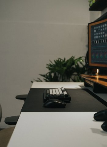 Jak vybrat monitor pro práci i hry: 5 parametrů, které rozhodují