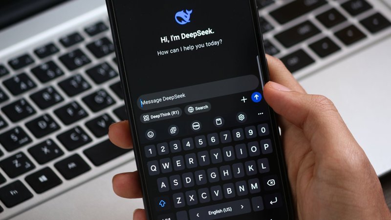 Lokální AI v telefonu: 1B model zvládne každý, 7B jen špičky s 16 GB RAM